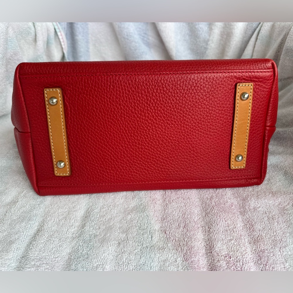 GUC Dooney & Bourke Shoulder (Hobo Style) Bag in Red Pebbled Leather. - Picture 3 of 7